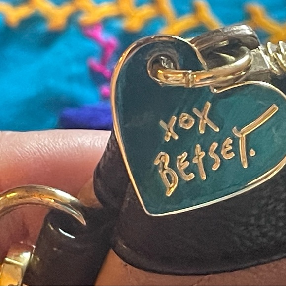 Tan and black Betsey Johnson zip up bag. Apx 8 x 6” EUC with no noted flaws! - Picture 7 of 9